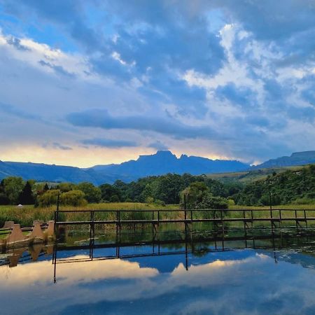 Dragon Peaks Mountain Resort Champagne Valley Экстерьер фото