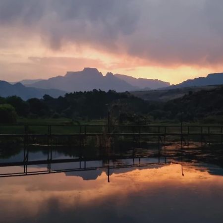 Dragon Peaks Mountain Resort Champagne Valley Экстерьер фото