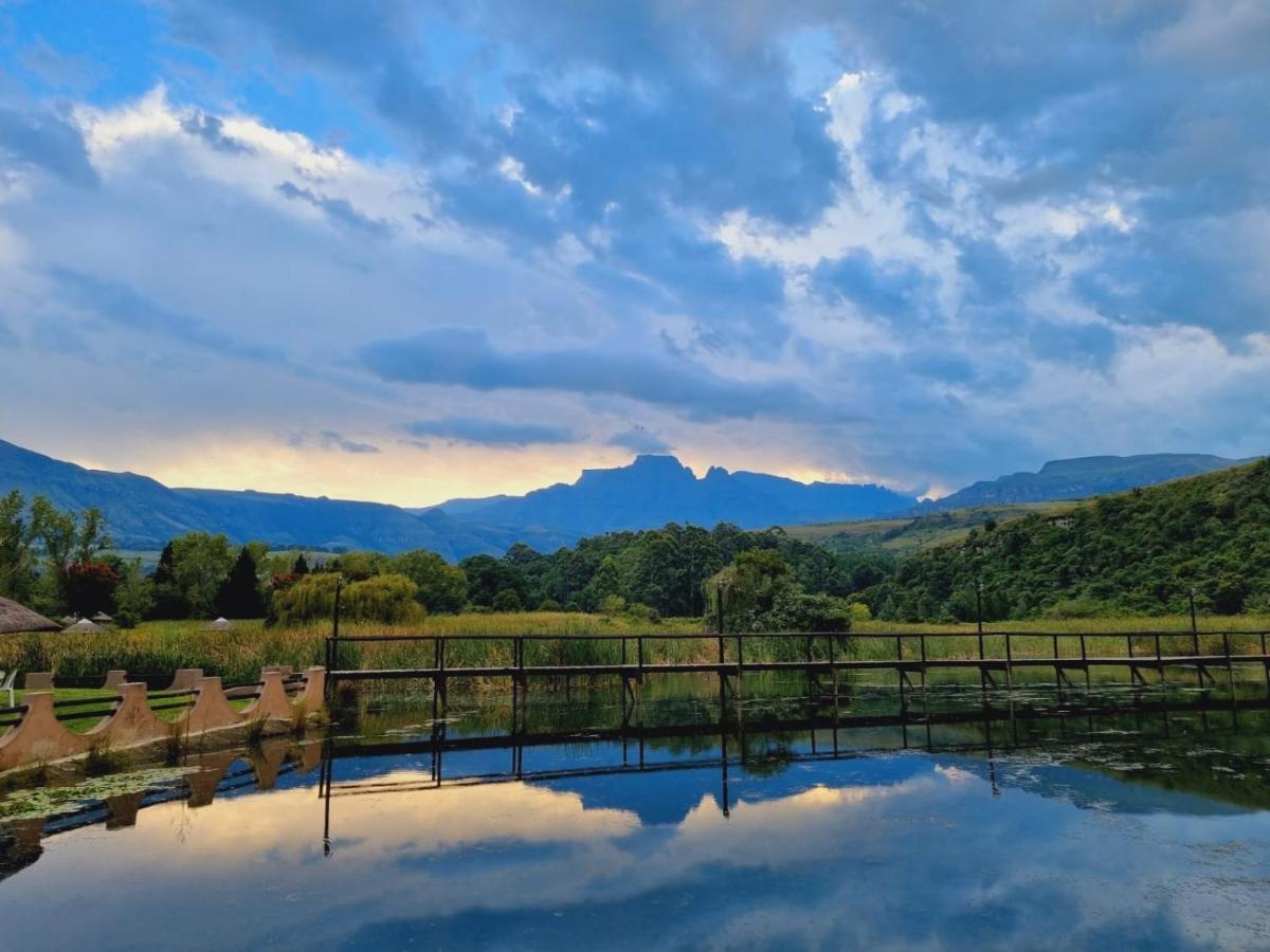 Dragon Peaks Mountain Resort Champagne Valley Экстерьер фото