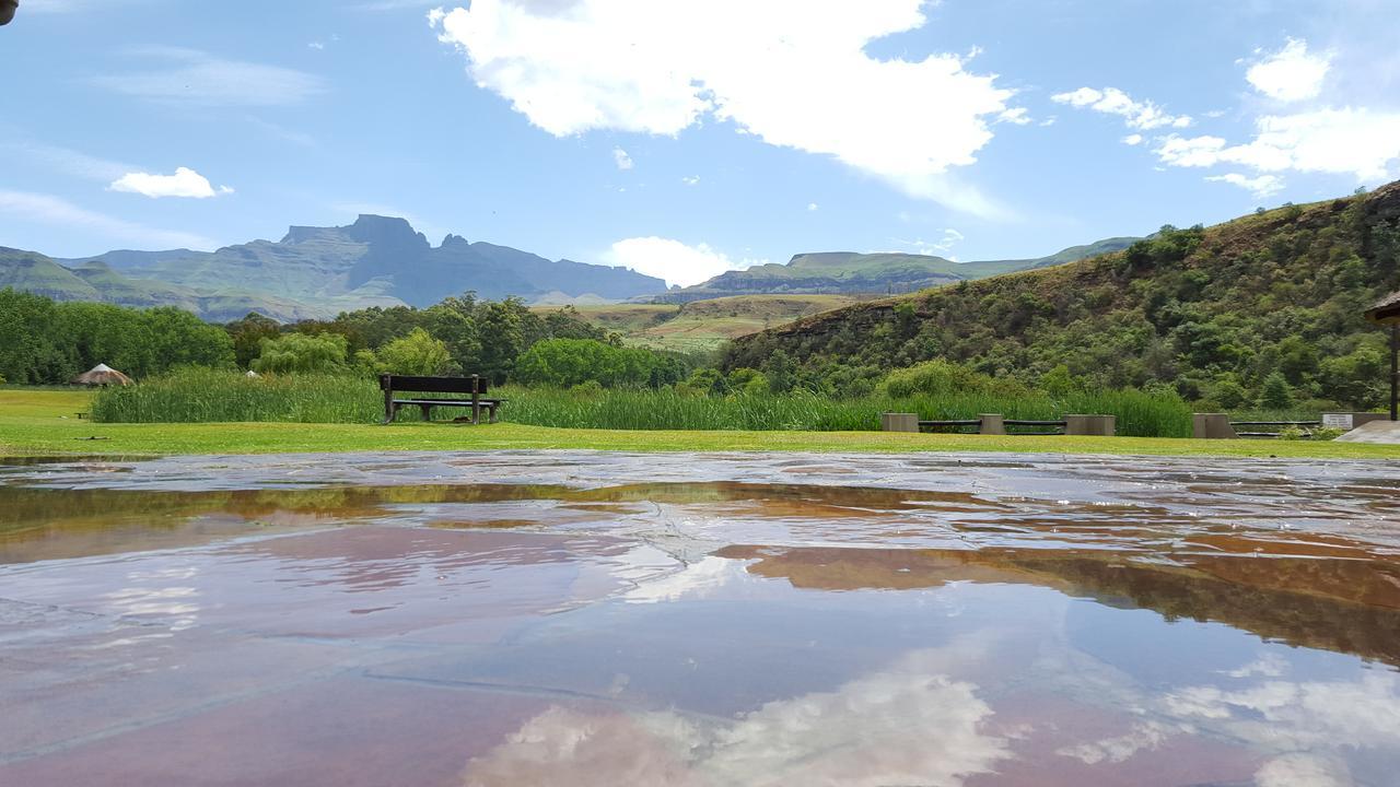 Dragon Peaks Mountain Resort Champagne Valley Экстерьер фото