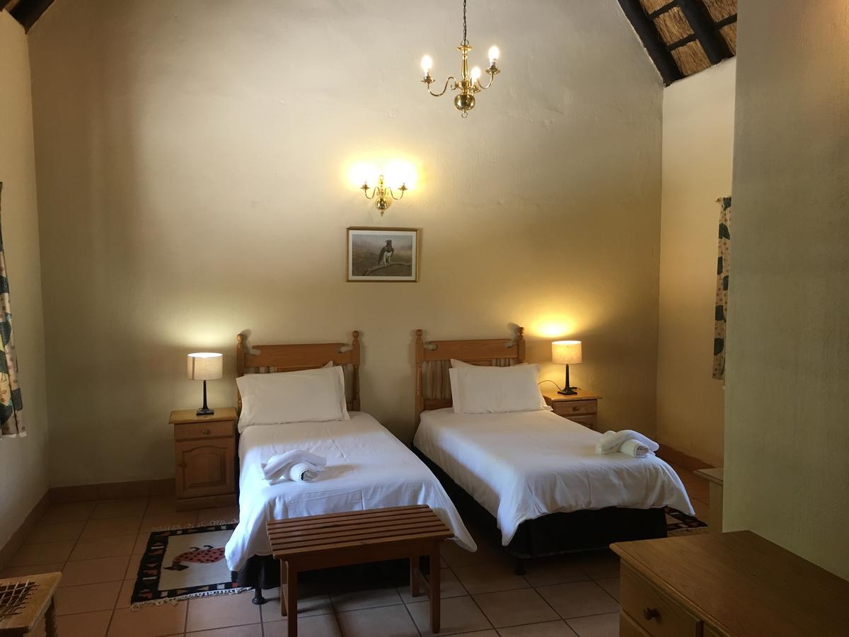 Dragon Peaks Mountain Resort Champagne Valley Экстерьер фото