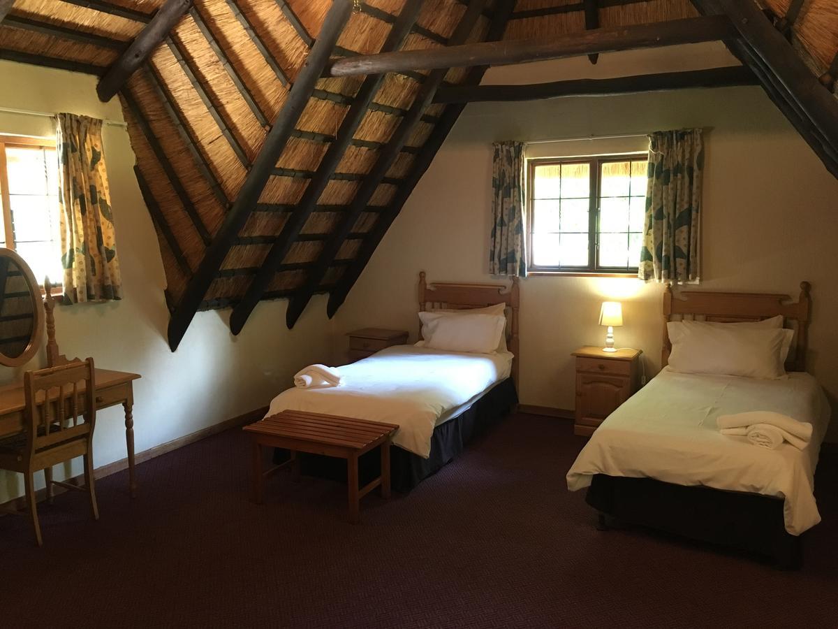 Dragon Peaks Mountain Resort Champagne Valley Экстерьер фото