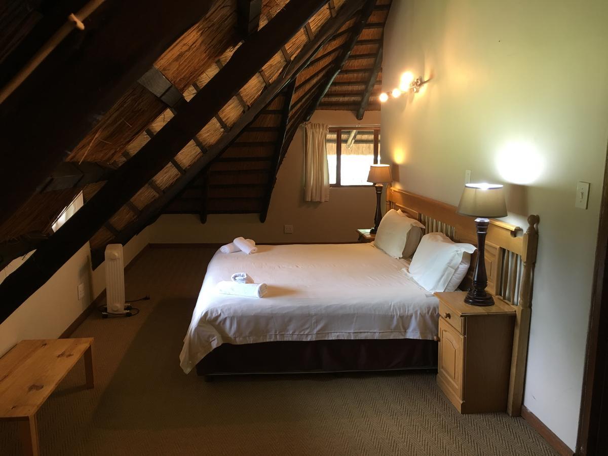Dragon Peaks Mountain Resort Champagne Valley Экстерьер фото