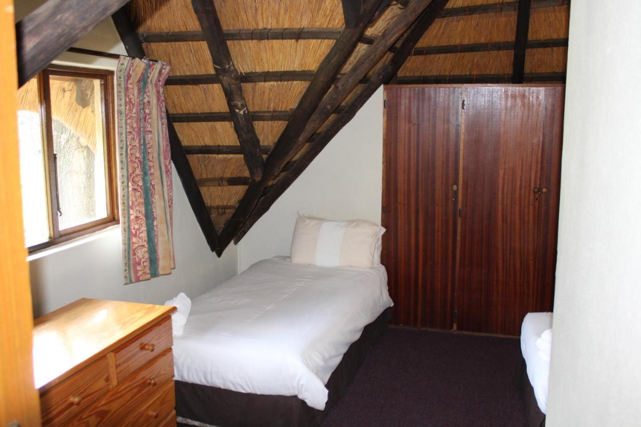 Dragon Peaks Mountain Resort Champagne Valley Экстерьер фото
